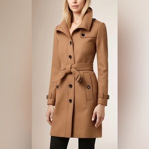 Stunning Burberry Brit Wool Cashmere coat. Size 8. Brushed gold metal hardware.